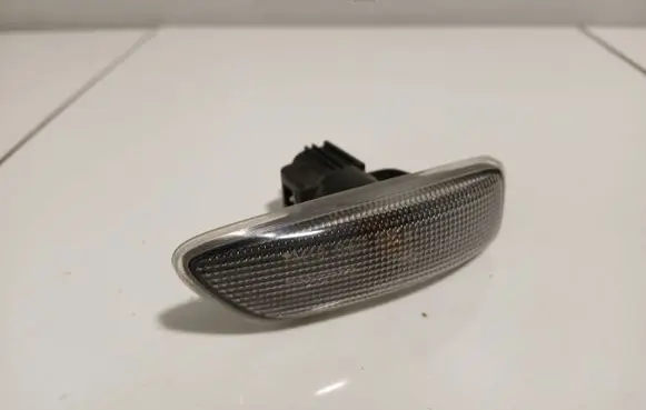 Volvo XC90 Front fender indicator light 30722641