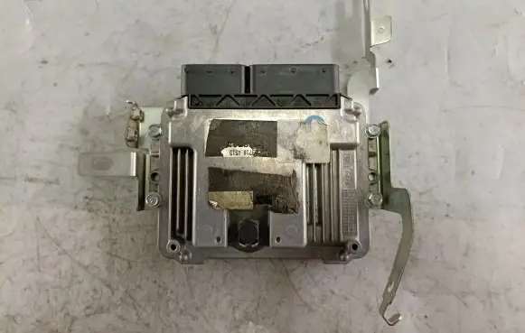 Nissan Patrol Y61 Engine control unit/module 0281014096 23710VS1D 23710VS41D