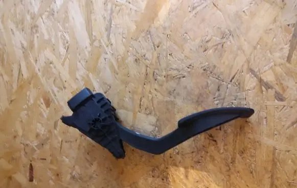 Mazda 6 Accelerator throttle pedal 1988003420 09H182201B5