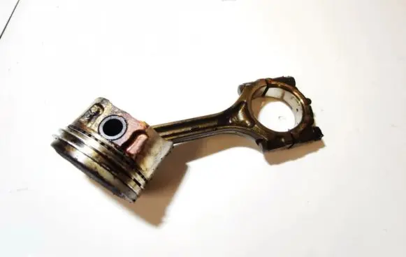 Mitsubishi Space Star Piston with connecting rod 13S10