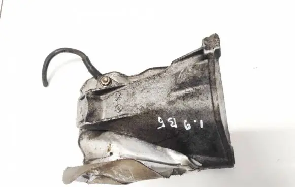 Audi A4 S4 B5 8D Engine mounting bracket 8D8199366G
