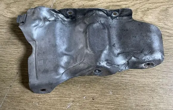 Opel Zafira C Heat shield in engine bay 55592879