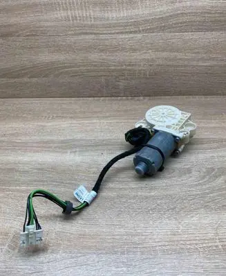 Mercedes-Benz E W211 Front door window regulator motor A2118202942 WITHPLUG