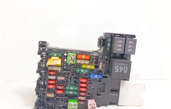 Volkswagen Golf VII Fuse module 5Q0937615C 5Q0937615