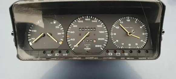 Volkswagen PASSAT B3 Speedometer (instrument cluster) 357919033A