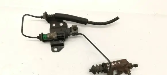 Toyota Avensis T220 Clutch slave cylinder 