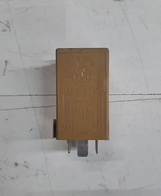 BMW 5 E39 Window wiper relay 8384505