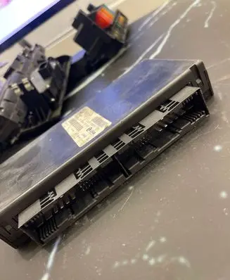 BMW 5 E60 E61 Gateway control module 9186170 239943 84122