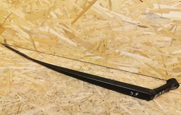 Toyota Auris 150 Front wiper blade arm 3151820