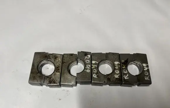 Ford Mustang VI Camshaft holder D04YA