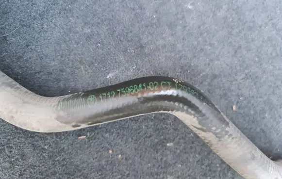 Engine coolant pipe/hose