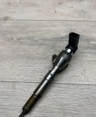 Renault Megane III Fuel injector 8200903034 H8200704191 51587
