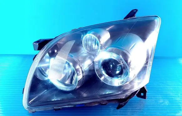 Toyota Avensis T250 Headlight/headlamp 35109 KOITO35108