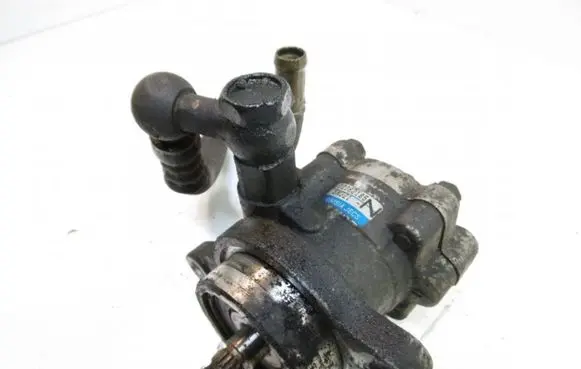 Nissan Almera Tino Power steering pump 5M321