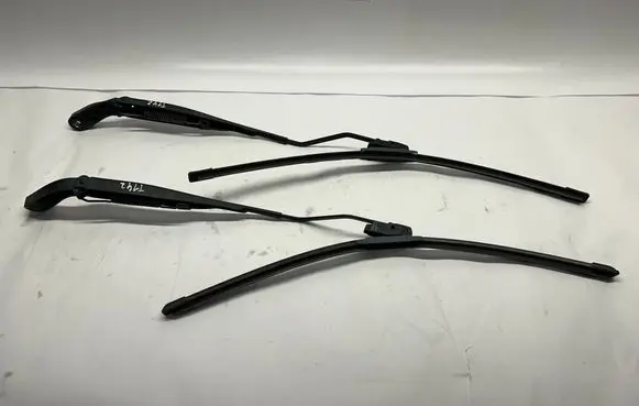Ram 1500 Windshield/front glass wiper blade 68338925AB D68338925AB
