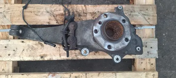 Front wheel hub