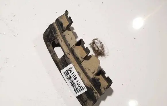 Front bumper mounting bracket