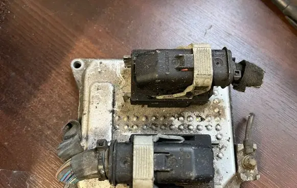 Opel Astra J Engine control unit/module 55564081