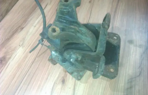 KIA Carnival Engine mount bracket