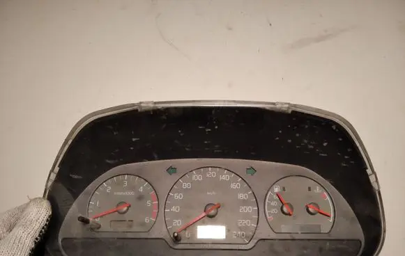 Volvo S40, V40 Speedometer (instrument cluster)