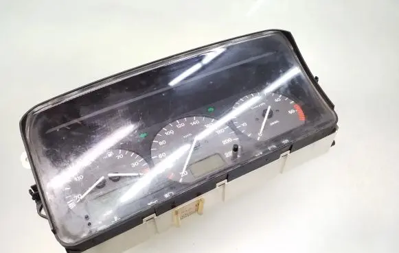 Volkswagen PASSAT B4 Speedometer (instrument cluster) 3A0919033R
