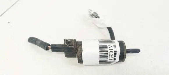 Nissan Primera Windscreen/windshield washer pump
