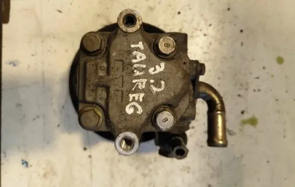 Volkswagen Phaeton Power steering pump 07D145256