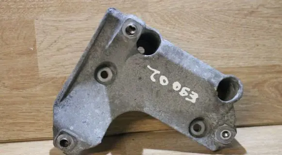 BMW 3 E90 E91 A/C compressor mount bracket 7505980
