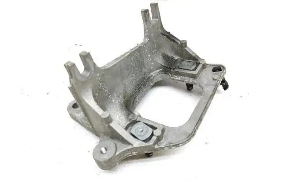 Gearbox mounting bracket