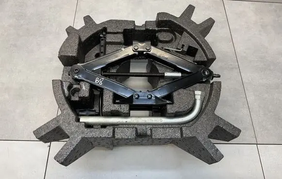 Volkswagen PASSAT B8 Lift Jack 3Q0011031A