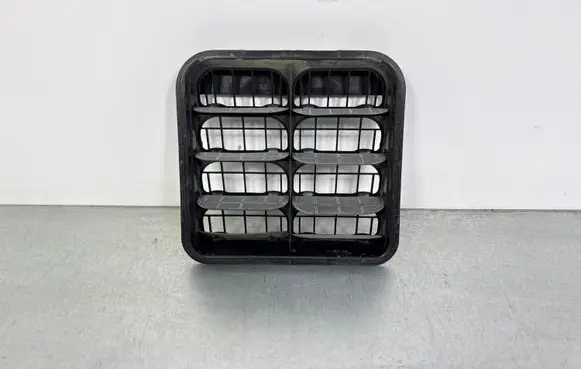 Jeep Grand Cherokee Quarter panel pressure vent 4M0819181B