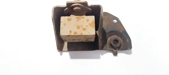 Toyota Avensis T250 Engine mount bracket