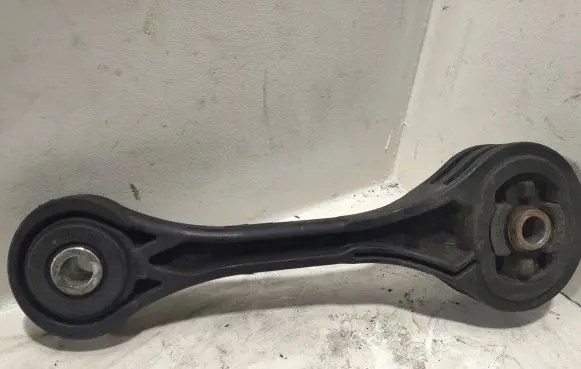 Subaru Legacy Engine mount bracket 3300402 41040FE000