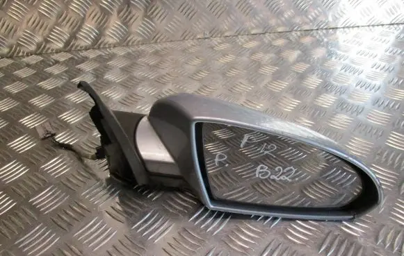 Nissan Primera Front door electric wing mirror 
