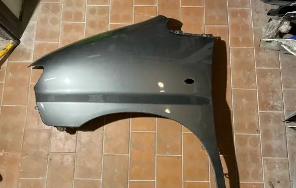 Hyundai H-100 Fender