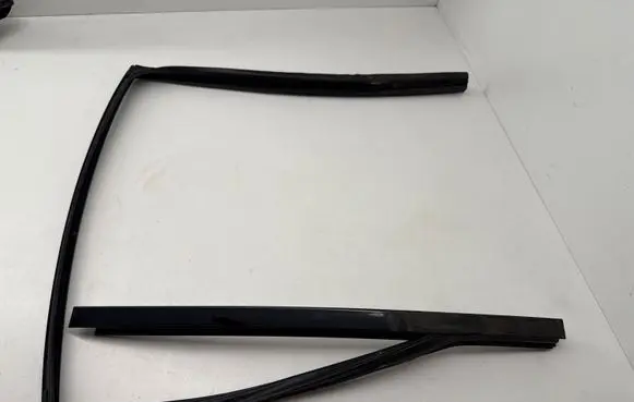 BMW 5 F10 F11 Rubber seal rear door window/glass 7132297L