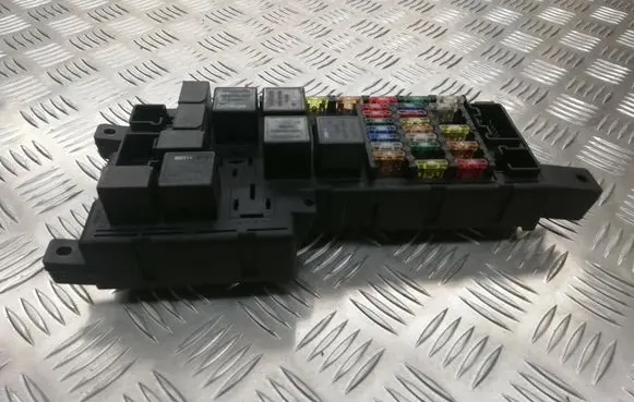 Volvo V70 Fuse module 8637841 518717004