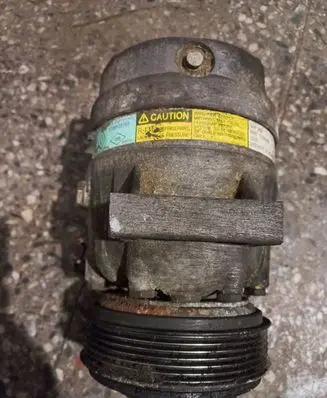 Renault Scenic I Air conditioning (A/C) compressor (pump) 7700105765