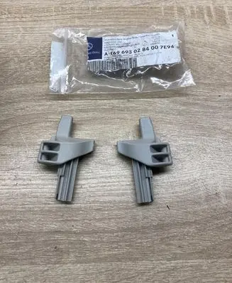 Mercedes-Benz A W169 Other trunk/boot trim element A1696930284 PARCELSHELFCLIP