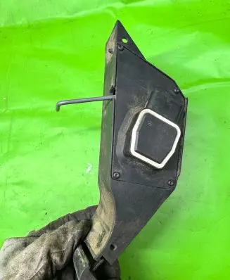 Mercedes-Benz E W212 Accelerator throttle pedal A2043000204 140710 0396