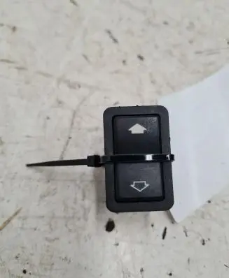 BMW 5 E39 Electric window control switch 8368974