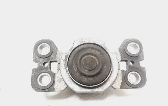 Volvo XC70 Engine mount bracket 6g927m121