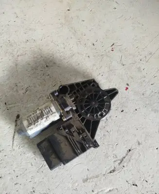Volkswagen PASSAT B5 Rear door window regulator motor 3B9839751CD 9700119097202 189006177