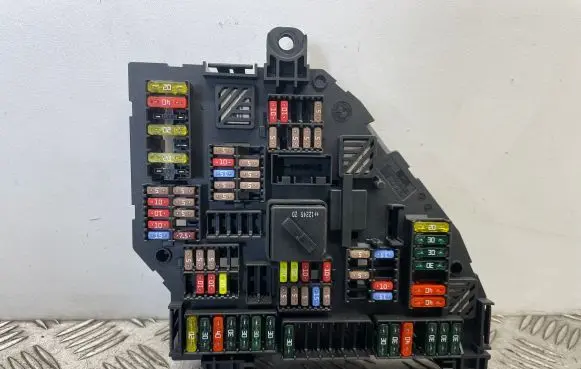 BMW 5 F10 F11 Fuse module 9264924