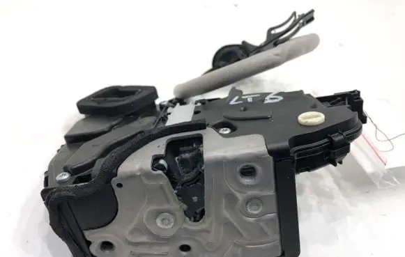 Volkswagen T-Roc Rear door lock 3J0839015A