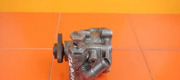 Audi Q7 4L Power steering pump 7L8422154 BUG