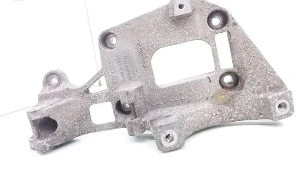 Volkswagen PASSAT B6 Generator/alternator bracket 06F903143F