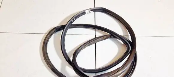 Honda FR-V Rubber seal front coupe door 