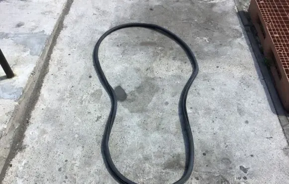 Chrysler Pacifica Front door rubber seal OEM