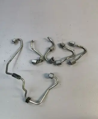 Toyota Avensis T270 Fuel injector supply line/pipe 